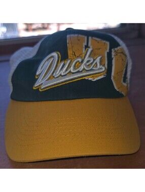 Vintage NCAA Oregon Ducks trucker cap snapback